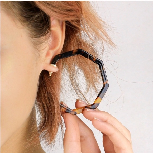 Devri Dark Tortoise Hoop Earrings - Picture 2 of 8